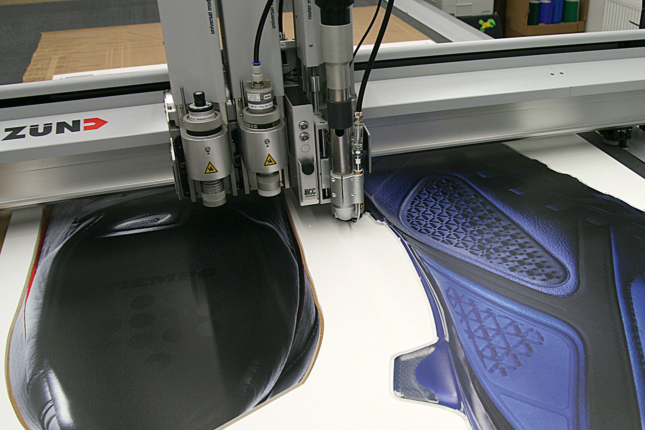 PVC, Hart-PVC und Leichtschaumplatten, Konturen fräsen und schneiden.