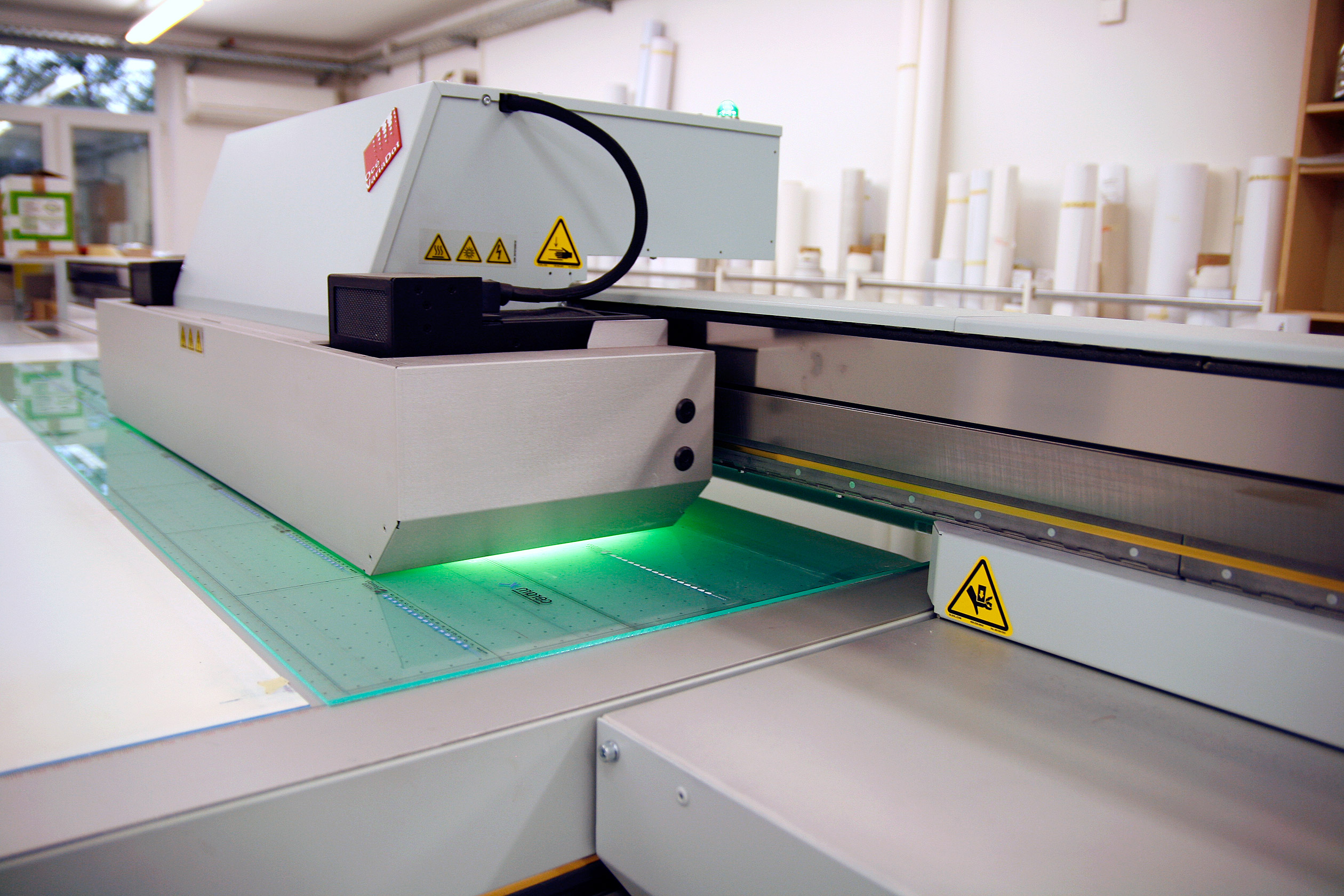 Acrylglas & Plexiglas bedrucken. Farbig, weiss und mehrschichtig.